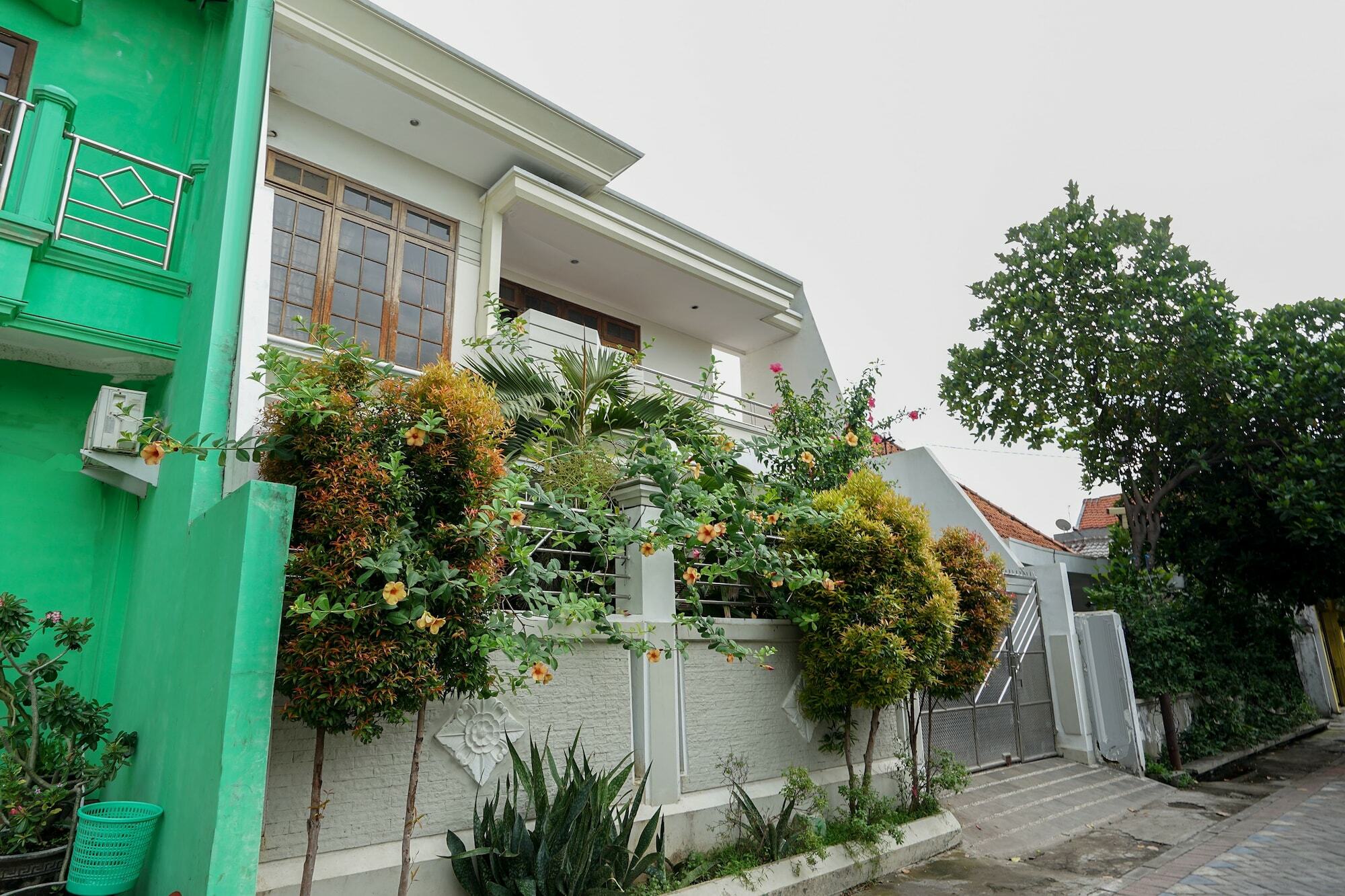 Bumi Banyu Bening Syariah By Ecommerceloka Surabaya Exteriör bild